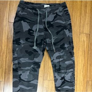 Womans camo jean joggers